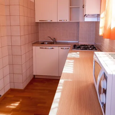 Laura Apartment *